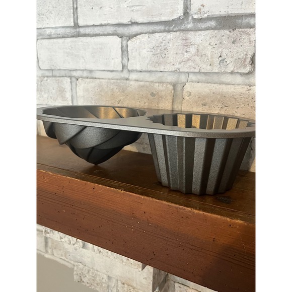 Nordic Ware Cute Cupcake Nonstick Baking Pan Makes One Giant Cupcake - Picture 4 of 8